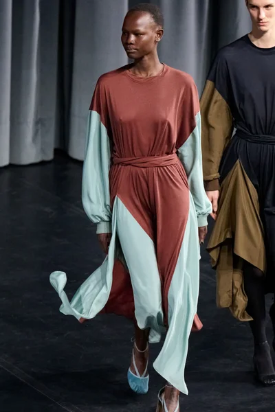 Look 17